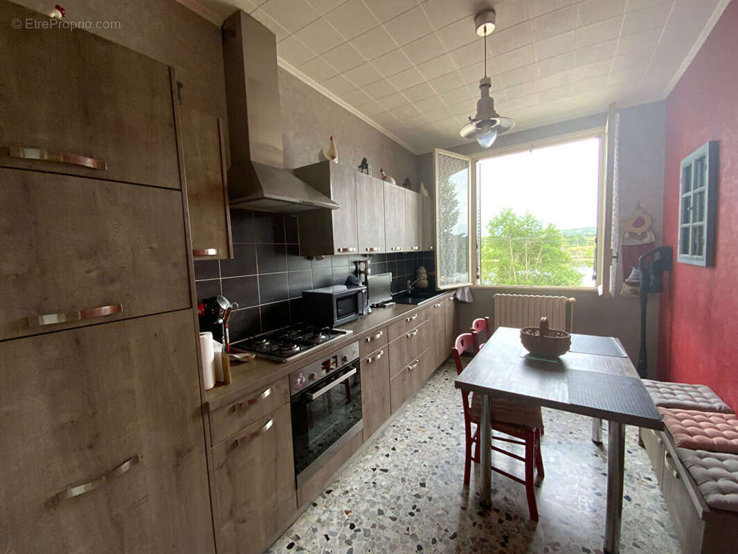 SAINT-EMILAND - Ténement immobilier comprenant deux maisons avec dépendances sur terrain de 1ha 48a 95ca - photo 3