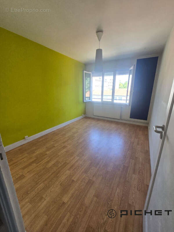 Quartier La Genette appartement T4 de 90m2 avec garage et cave. - photo 12