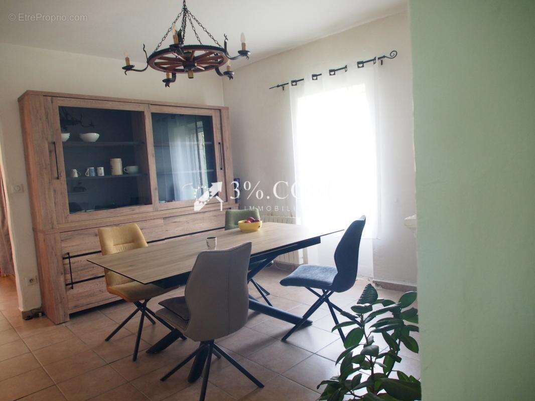 Maison à ROCHE-SAINT-SECRET-BECONNE