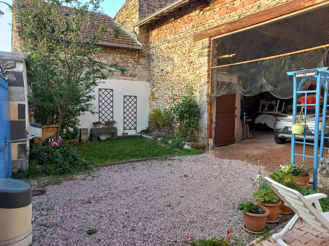 Maison à SAINT-MYON