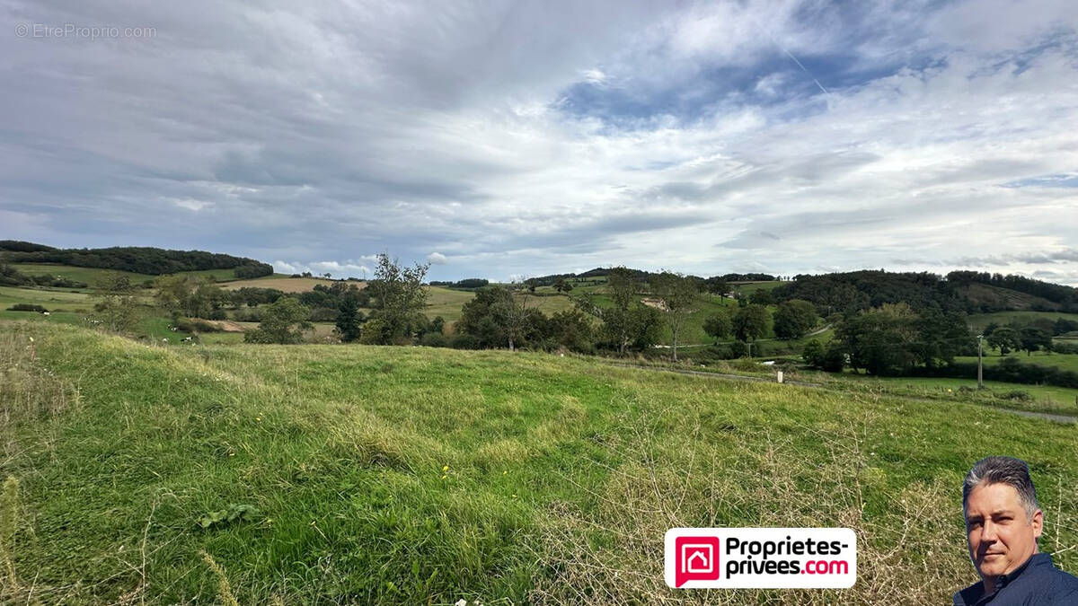 Terrain à LONGESSAIGNE