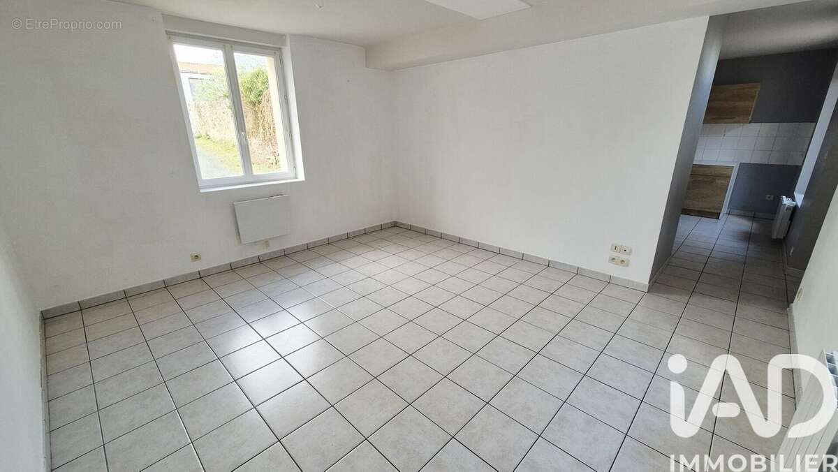 Photo 3 - Maison à YZERNAY