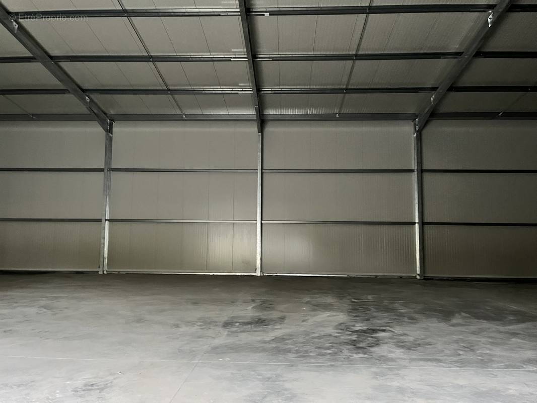 Entrepot à Usage De Stockage Ou Activites à Louer Ou à Vendre - photo 2