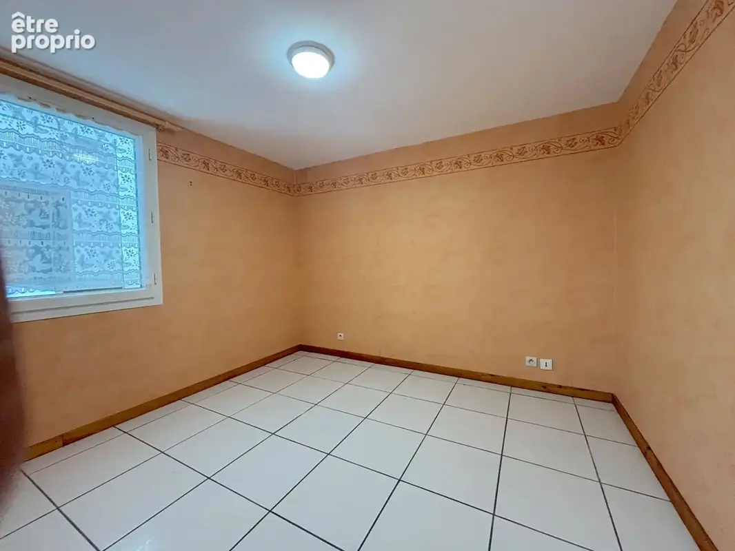 Exclusivité à Saujon : Charmante maison 5 pièces avec terrasse et garage - photo 7