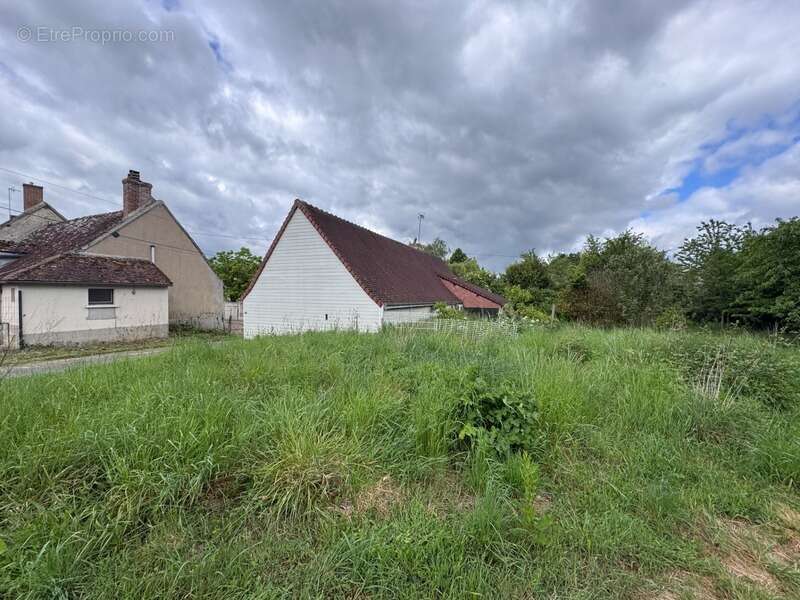 Maison à NOUANS-LES-FONTAINES