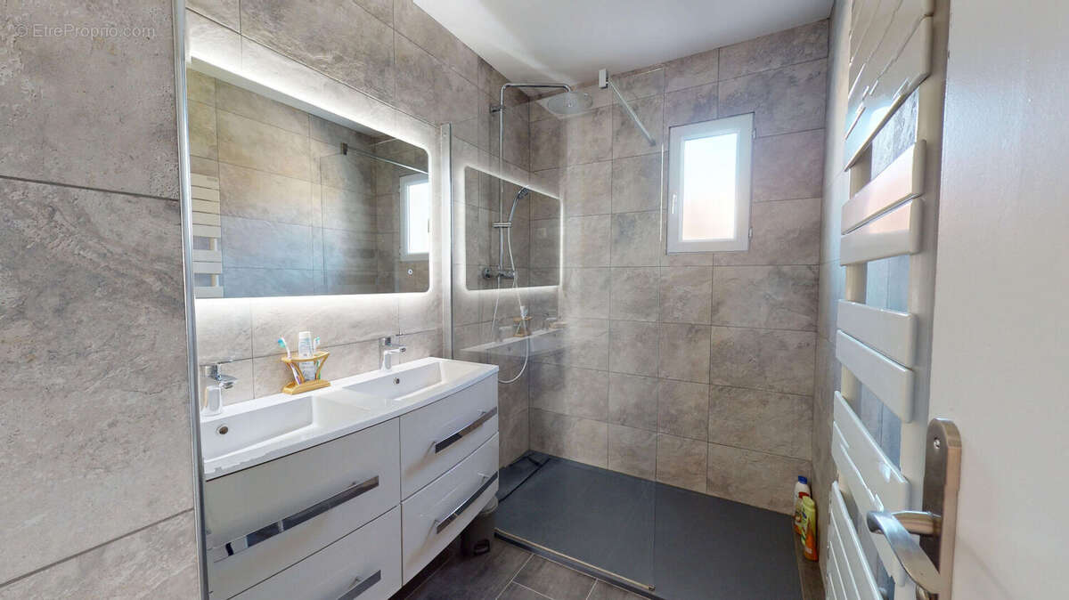 Maison à LES CLAYES-SOUS-BOIS