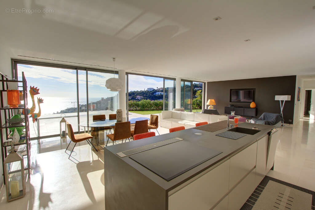 Maison à LES ISSAMBRES