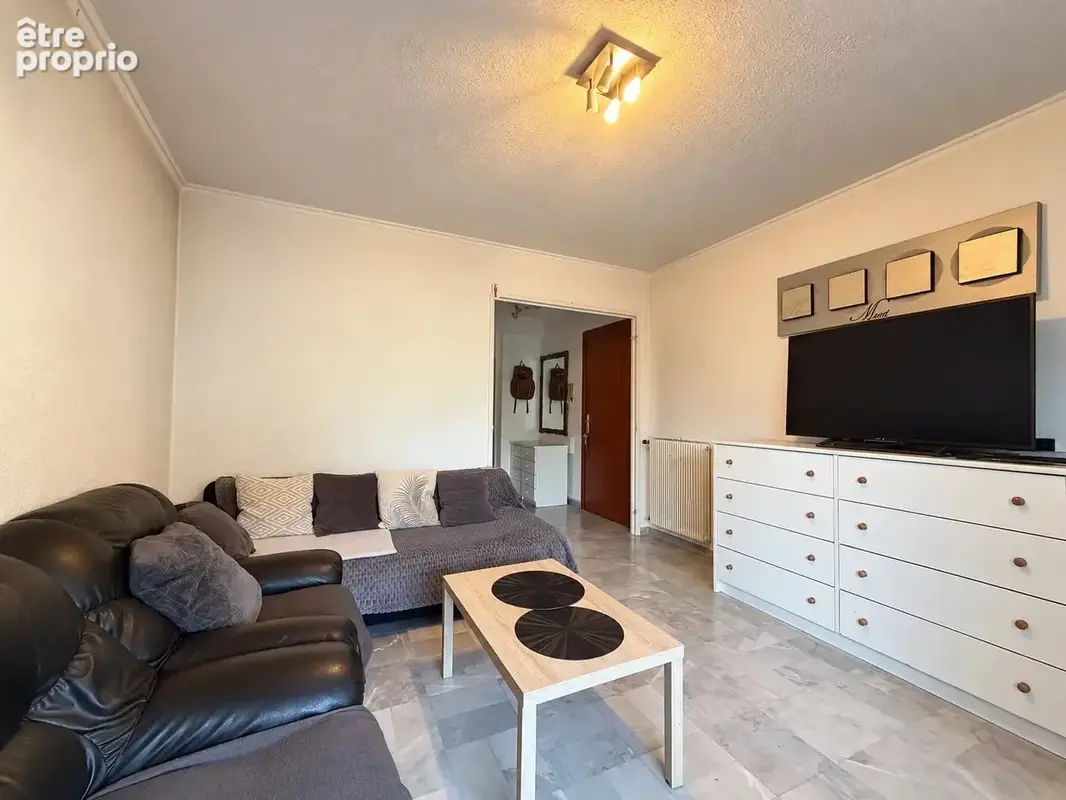Deux pieces traversant avec terrasse et balcon - photo 4