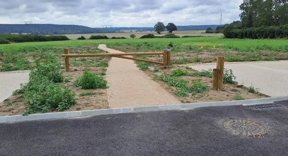 Photo Terrain à Mere au prix de 150 000€