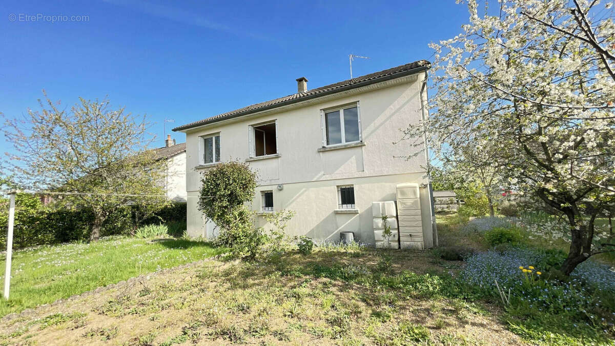 Maison à YZEURE