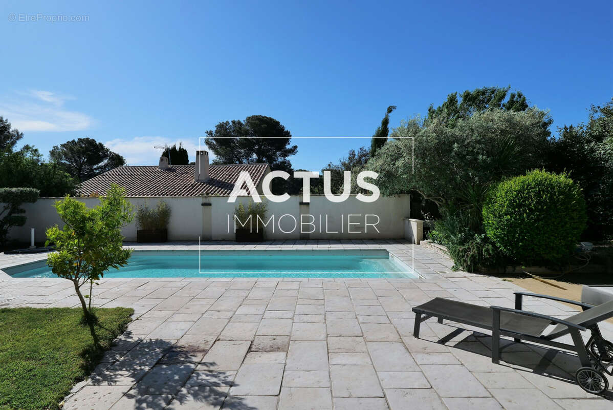 Maison 227 m² à Lamanon  - photo 2