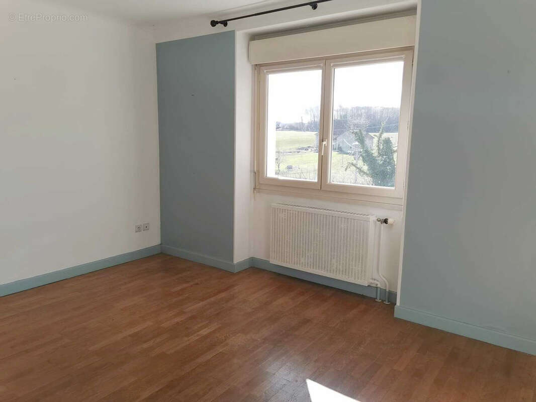 Maison à LA BATIE-DIVISIN