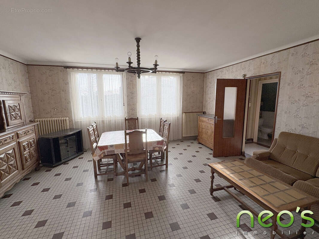 Maison à SAINT-MACAIRE-EN-MAUGES