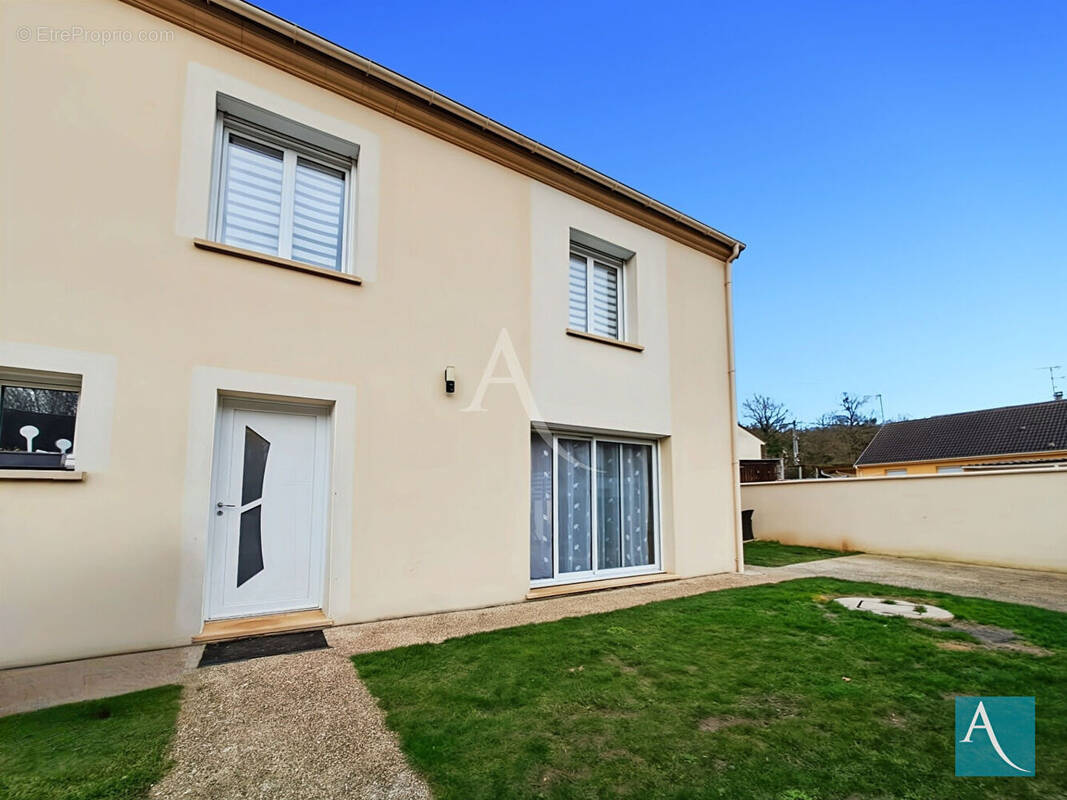 Maison à MORIGNY-CHAMPIGNY