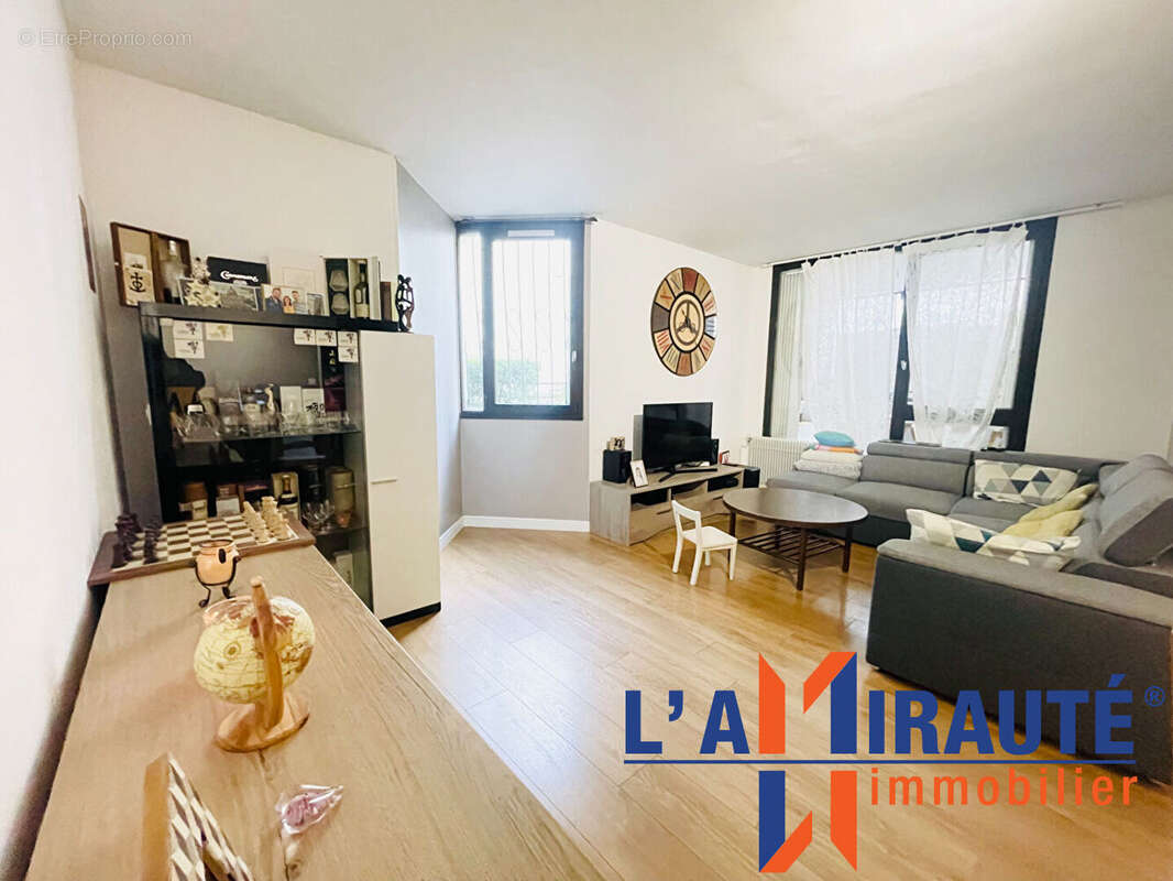 Appartement à SARTROUVILLE