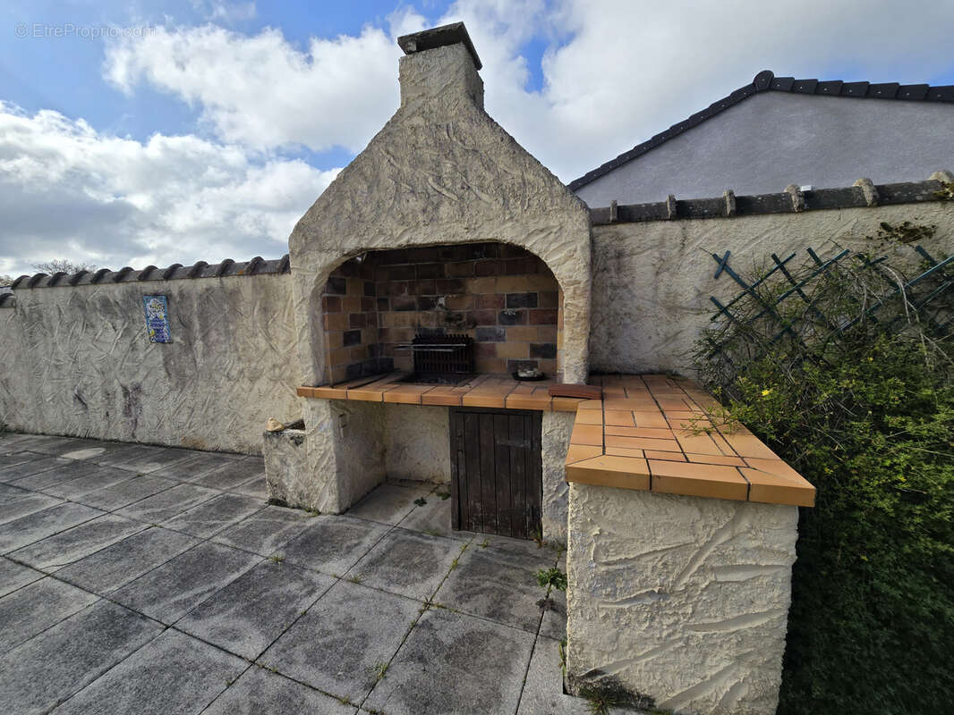 Maison à SAINT-REMY-EN-ROLLAT