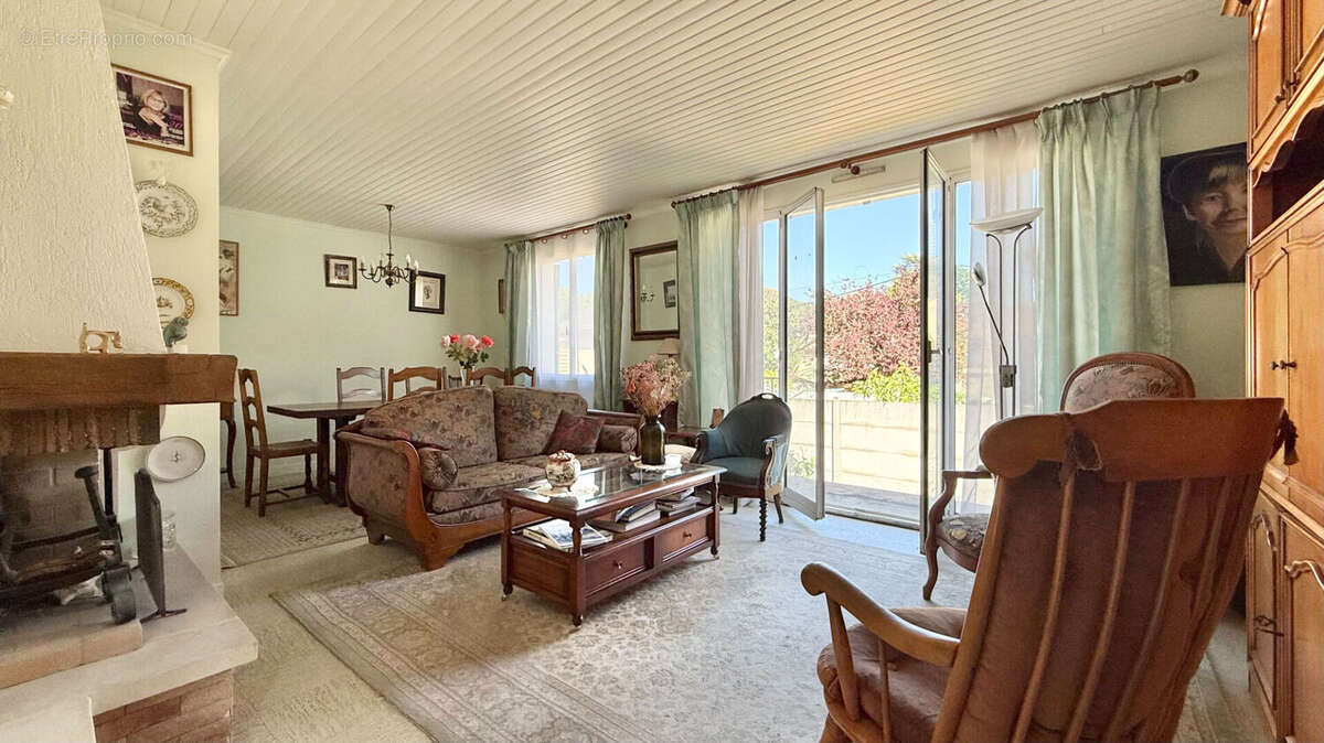 Maison à SAINTE-GENEVIEVE-DES-BOIS