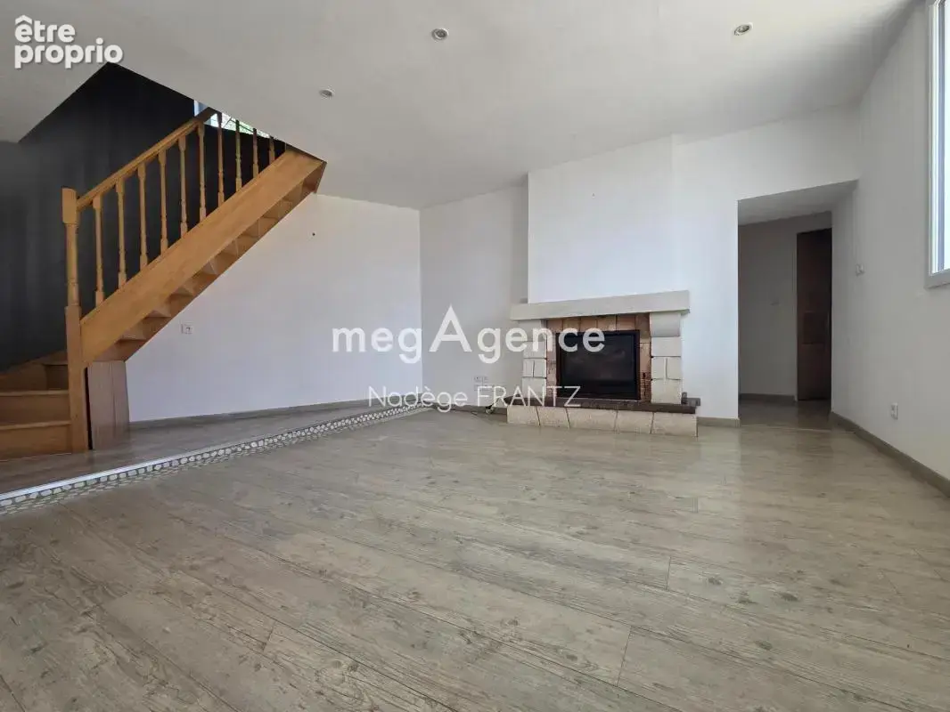 Maison charentaise à Saint-Savinien – Vie de plain-pied, 3 chambres, bureau, terrasse bois et garage rénové - photo 6