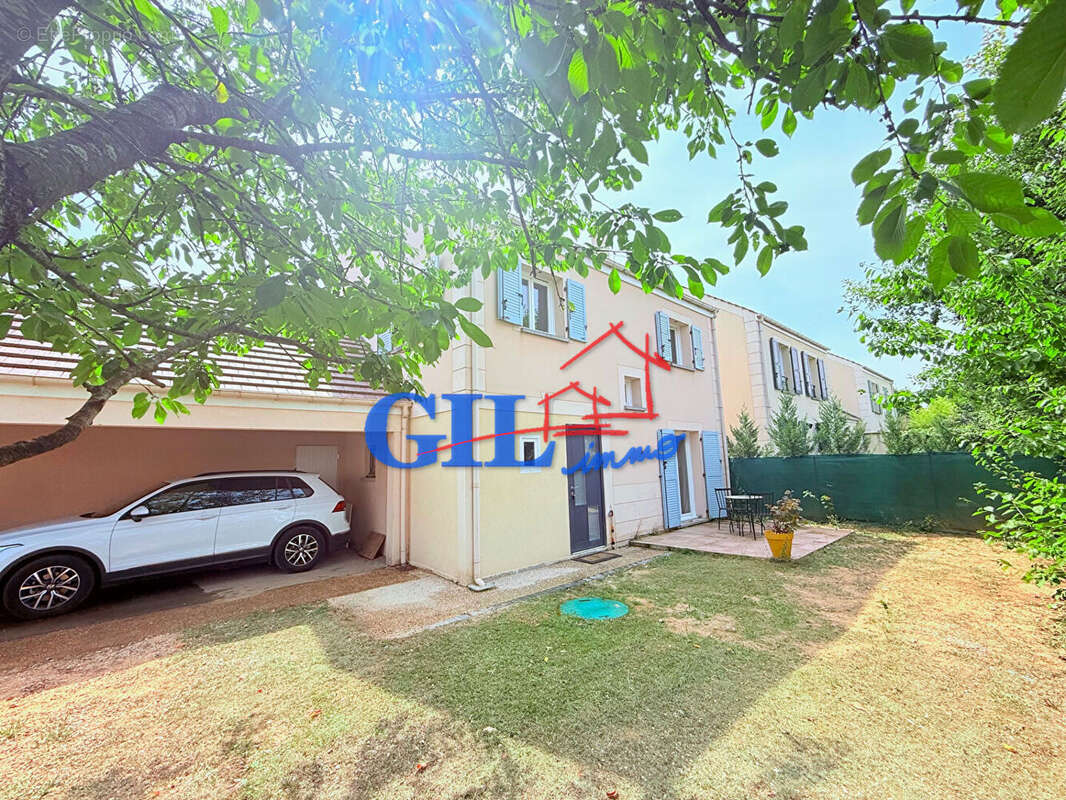 Maison à SAVIGNY-LE-TEMPLE