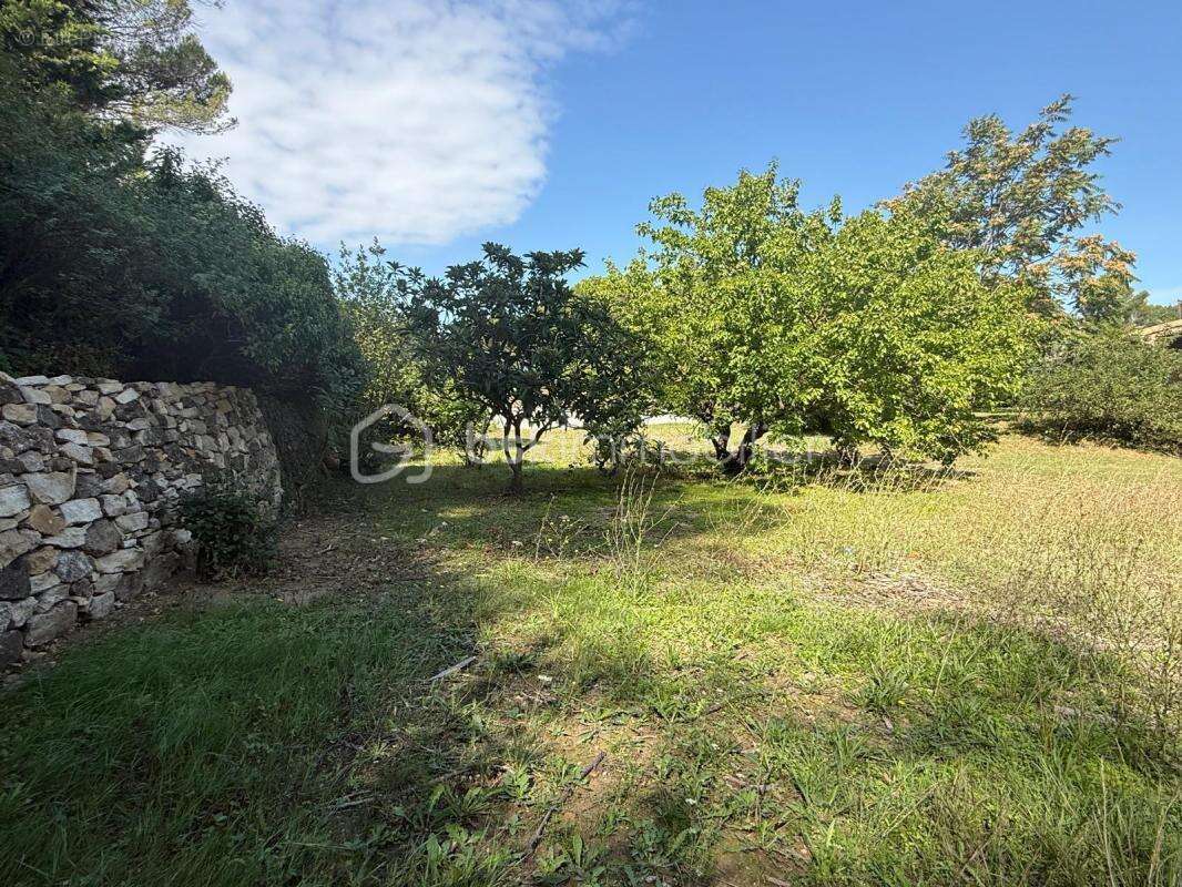 Terrain à VENTABREN