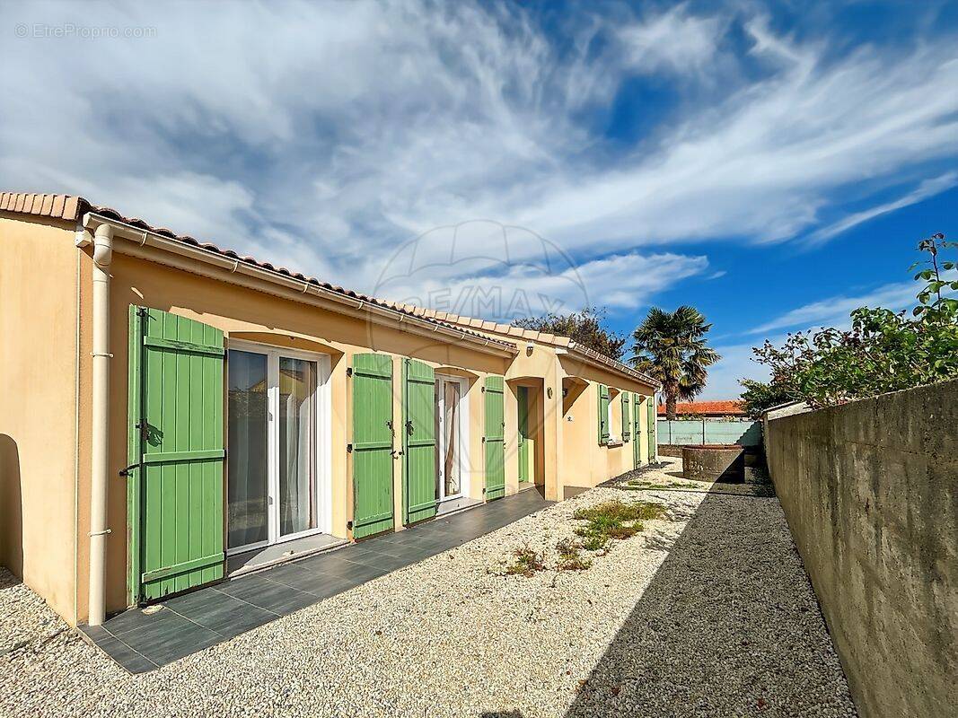 Maison à SAINT-LUMINE-DE-COUTAIS