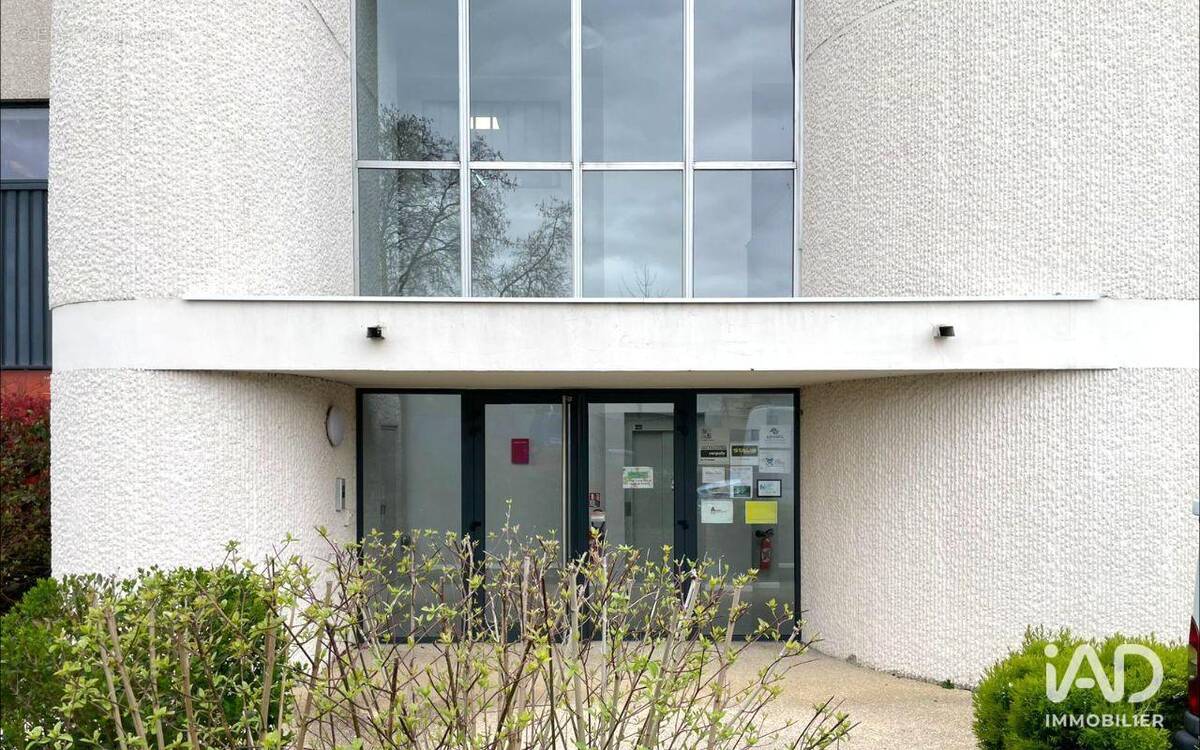 Photo 1 - Commerce à COURCOURONNES