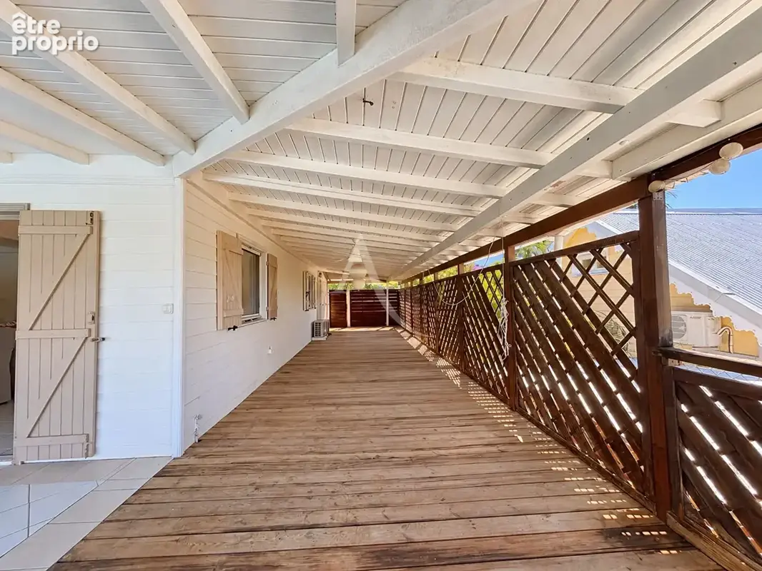 En exclusivite: maison f5 +t2 riviere salée vue mer. - photo 7