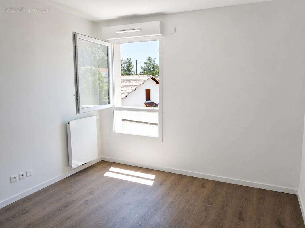 Vétraz-Monthoux – T3 récent avec balcon et double garage - photo 9