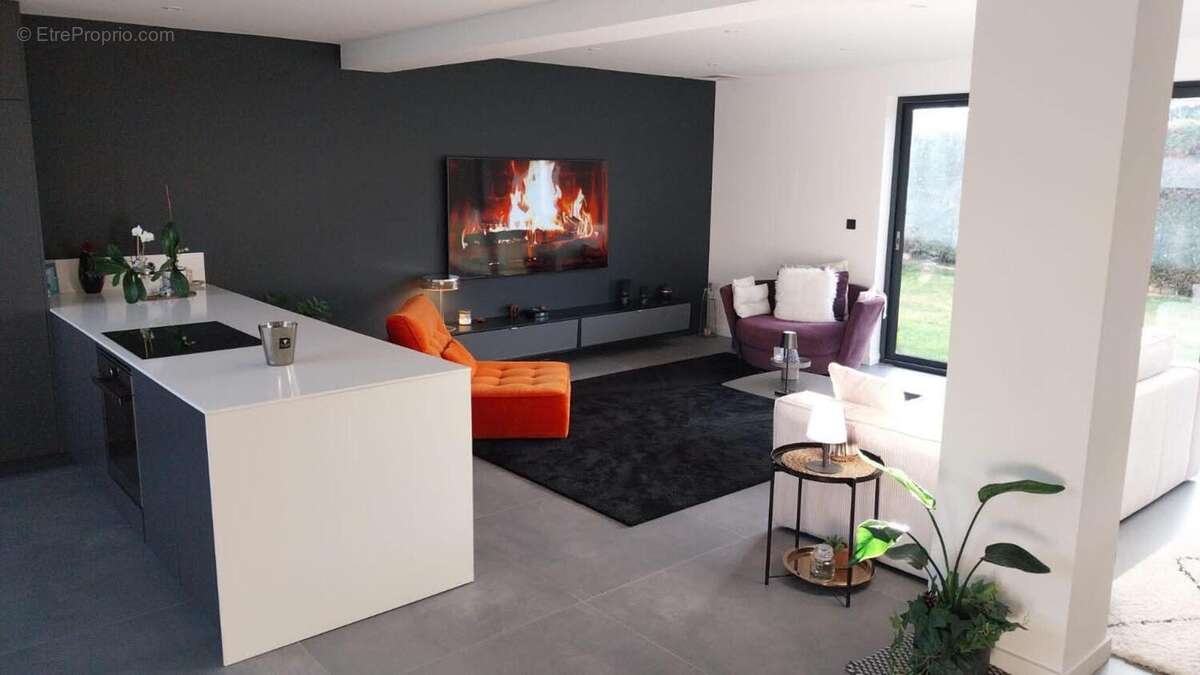Photo 2 - Maison à LA TOUR-DE-SALVAGNY