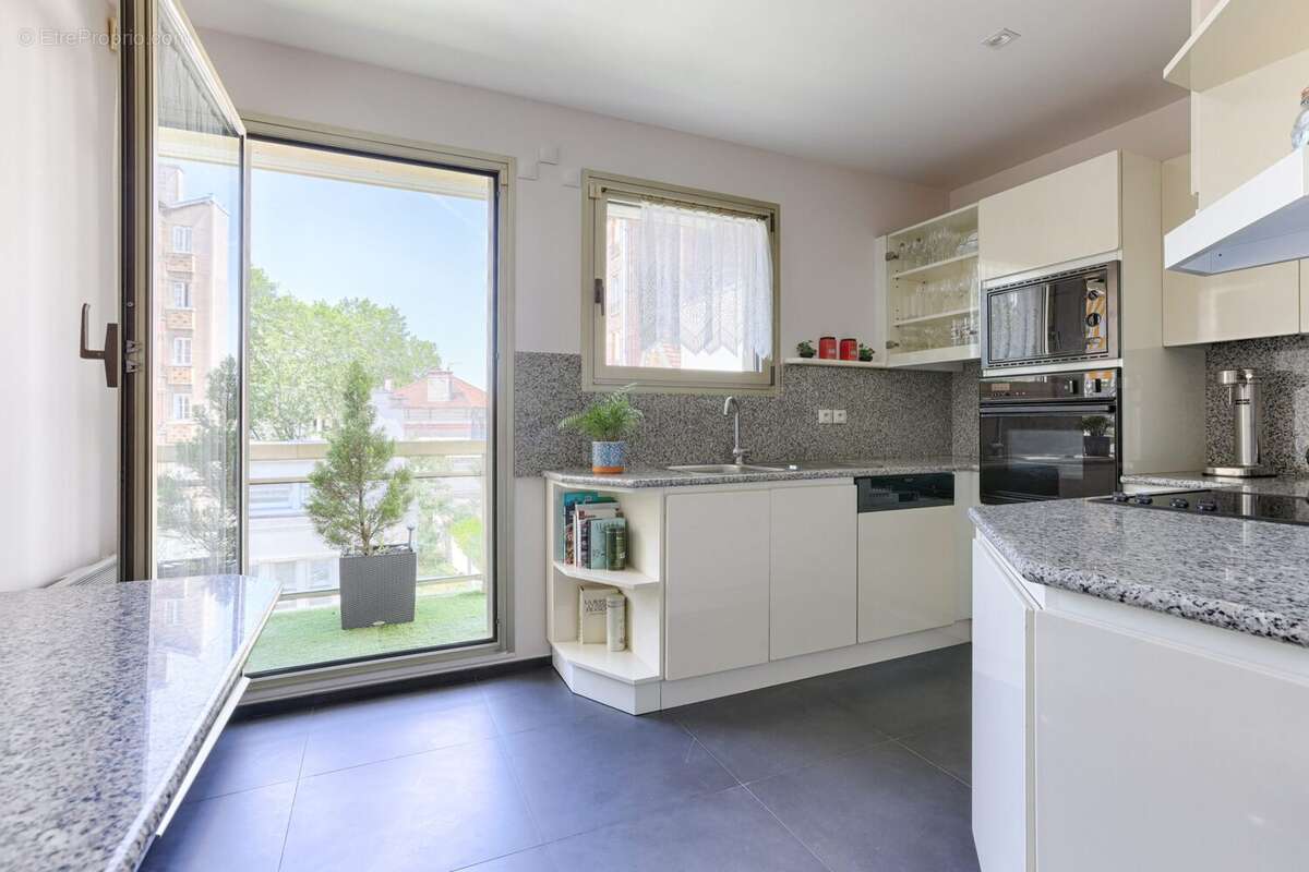 Appartement à LA GARENNE-COLOMBES