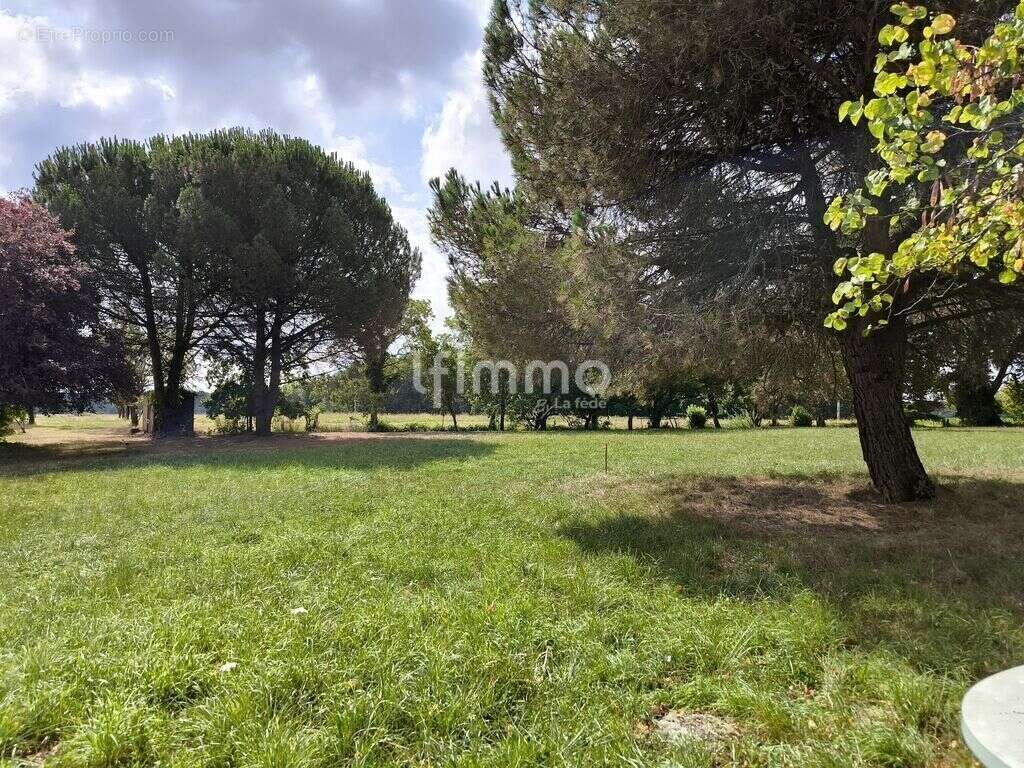 Maison à BEYCHAC-ET-CAILLAU