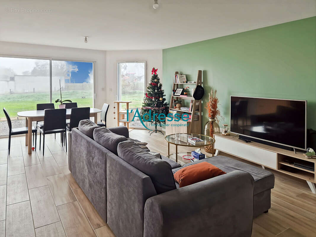 Maison à SAINT-PIERRE-MONTLIMART