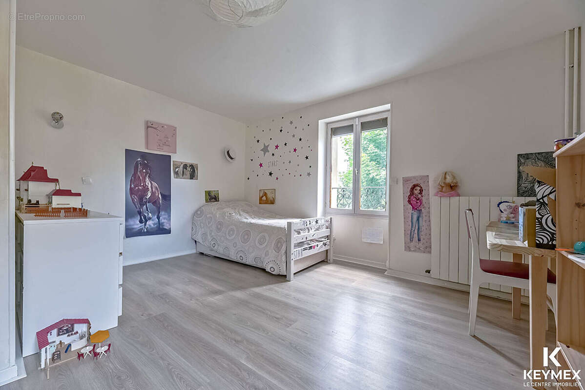 VENTE INTERACTIVE - Maison familiale lumineuse avec jardin - Champagne-sur-Oise (95660) - 179m² - 6 chambres - photo 6