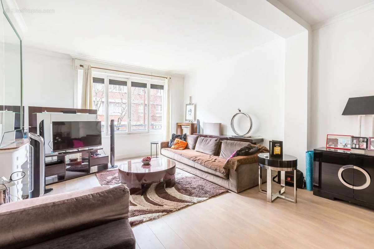 Appartement à NEUILLY-SUR-SEINE