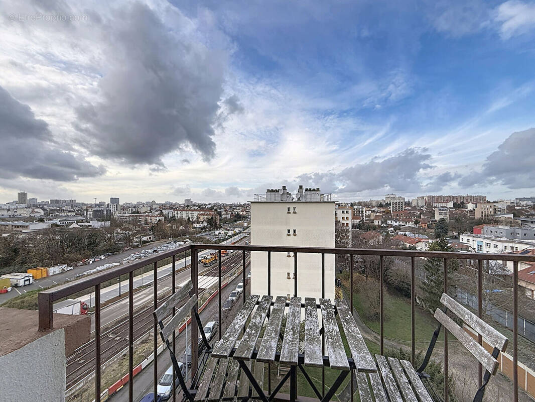 Montreuil, proche du quartier commercant de paul signac, dernier etage avec ascenseur, appartement 3 pieces avec balcon et cave - photo 1