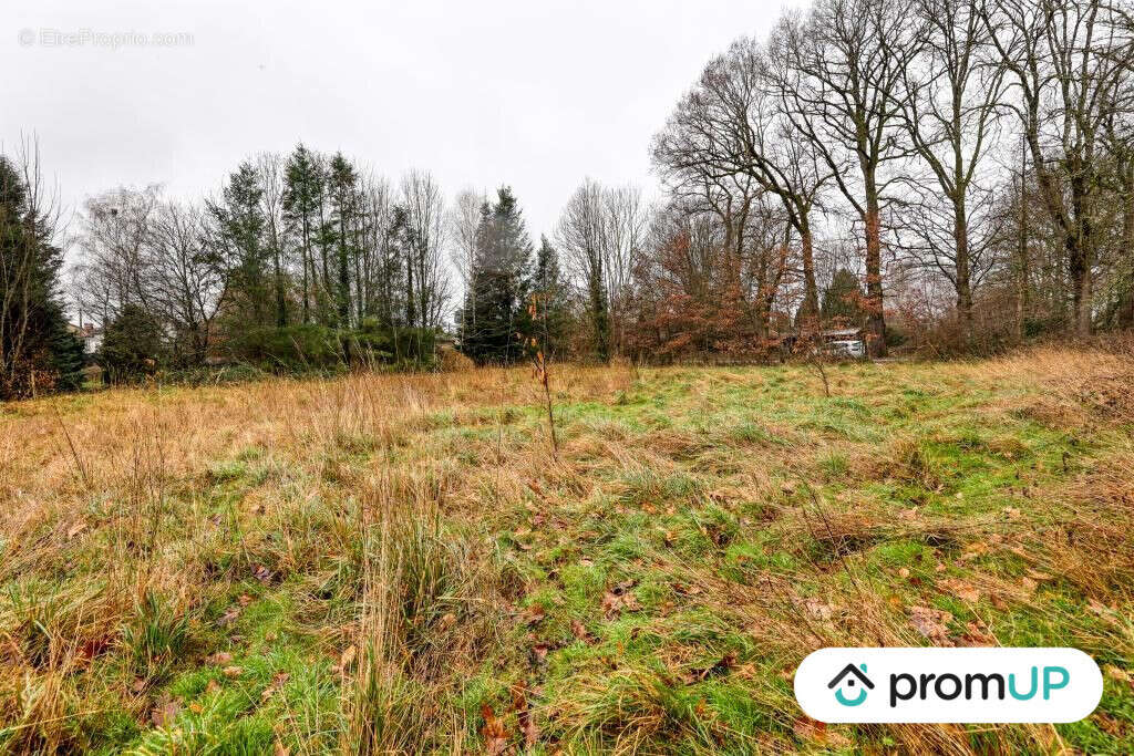 Terrain à PEYRILHAC