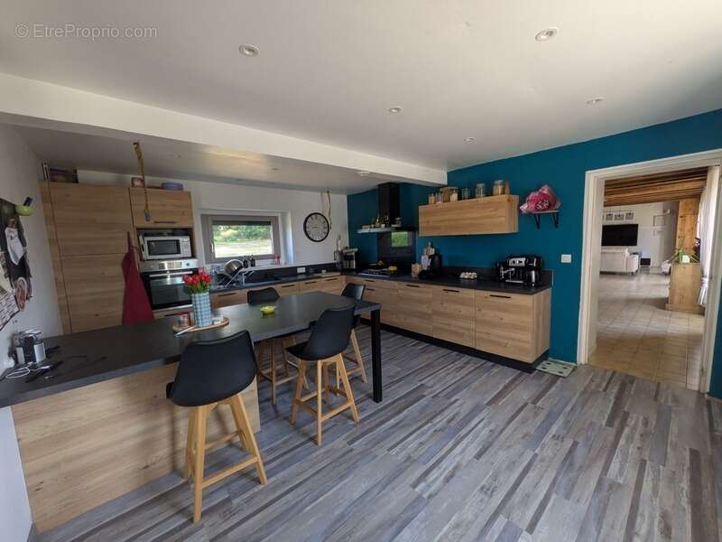 Ploërdut jolie longère rénovée de 170m² envion de 5 pièces deux garages parcelle de 2840m² environ - photo 6