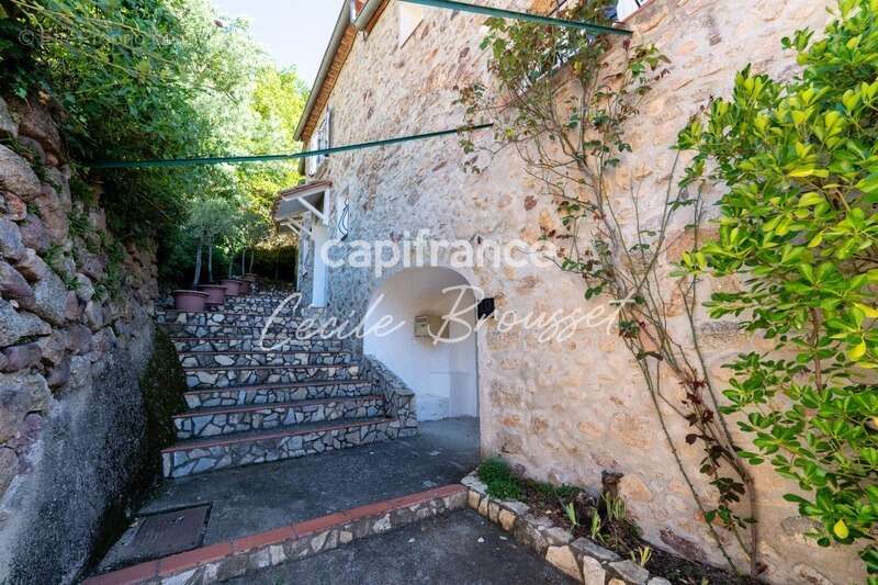 Maison à SAINT-LAURENT-DE-CERDANS