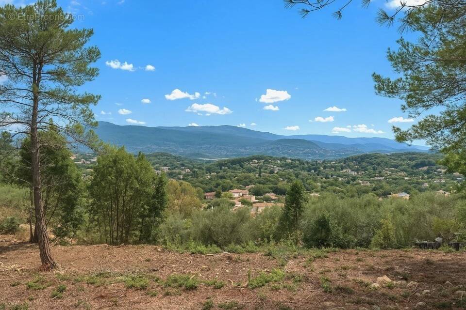 Terrain à MOUANS-SARTOUX