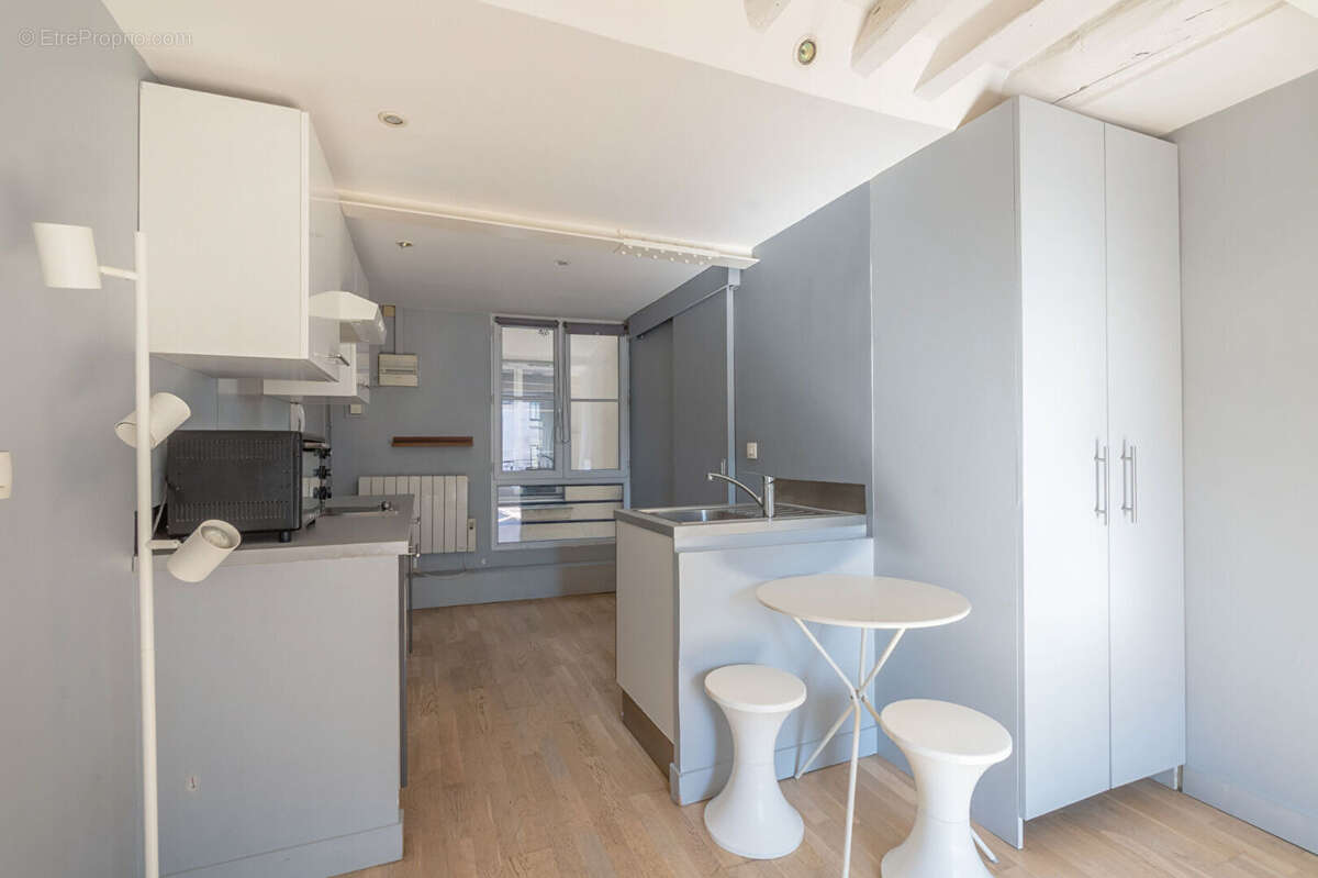 Appartement à PARIS-10E