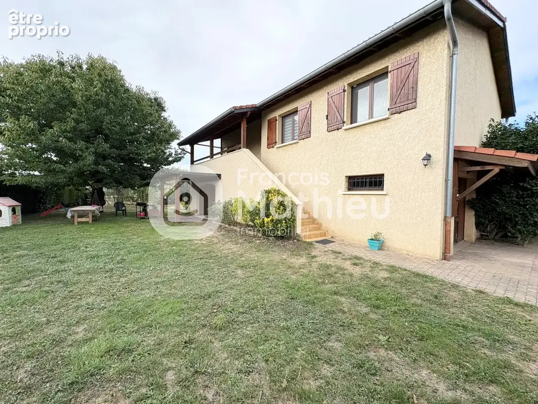 Rancé : maison beaujolaise 122m2 hab - 4 chambres + sous-sol - 855m2 de terrain - photo 1
