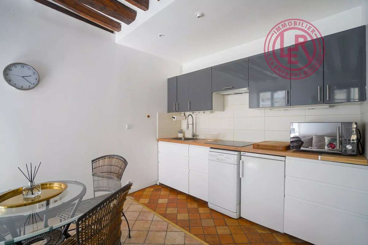 Appartement à PARIS-3E