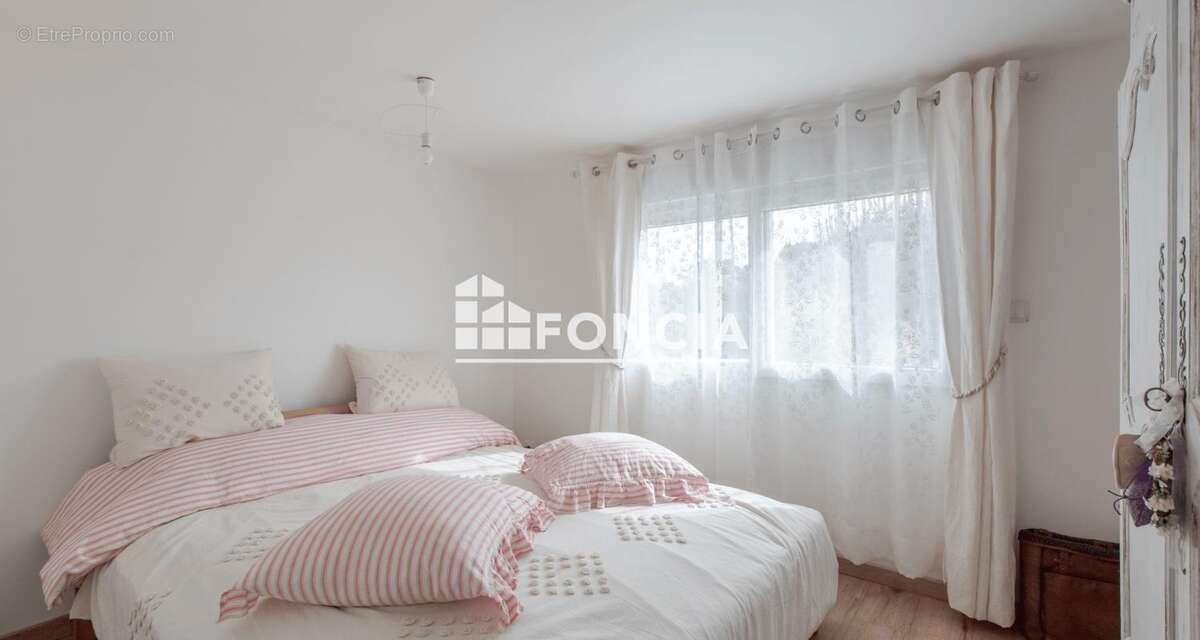 Maison à NAZELLES-NEGRON