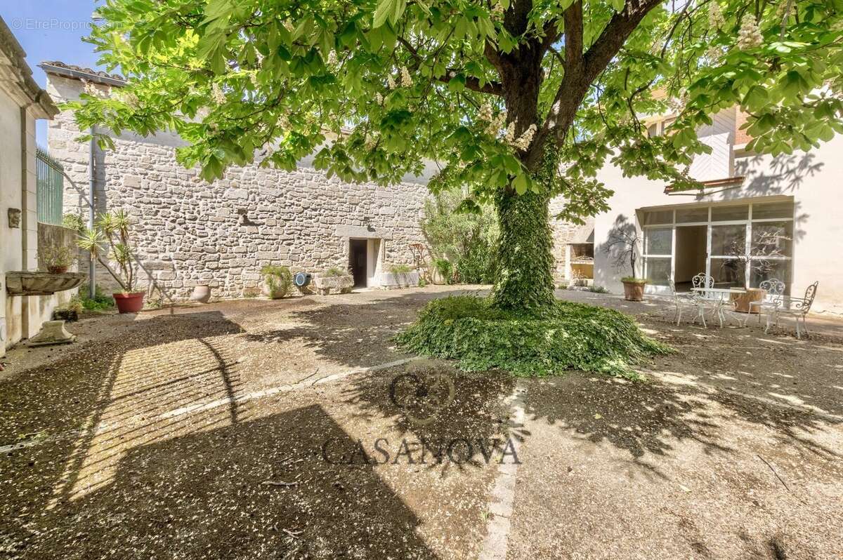 Maison à MAUGUIO