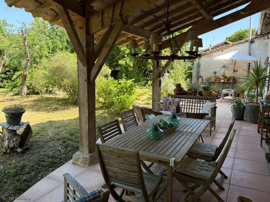 Maison à CHAMPAGNE-MOUTON