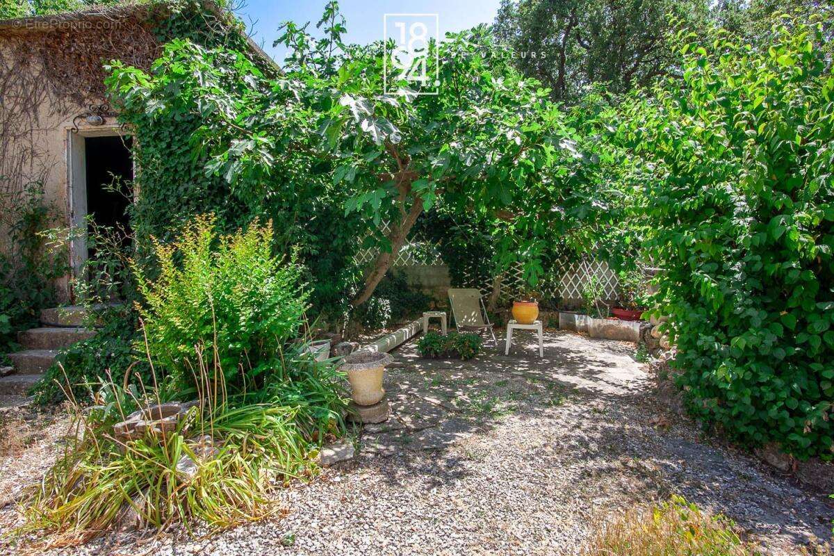 Maison avec jardin et garage, 2 chambres et un bureau à Cabries - photo 11