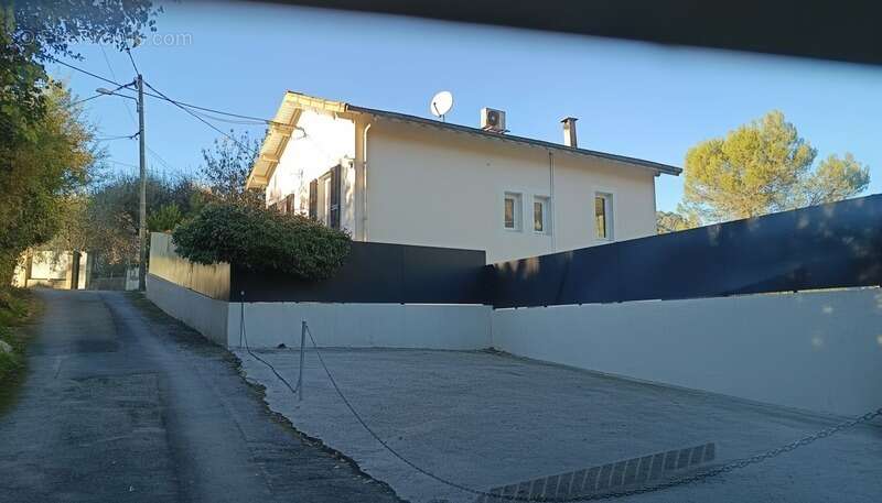 Maison à PEILLE