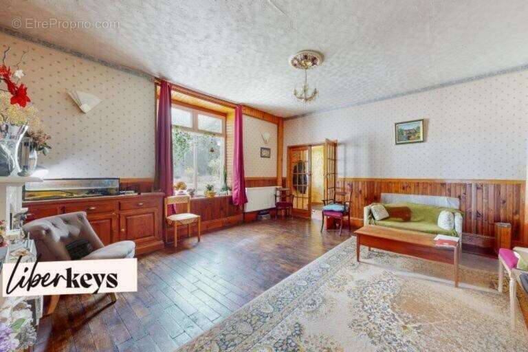 Maison à LA ROCHE-DERRIEN