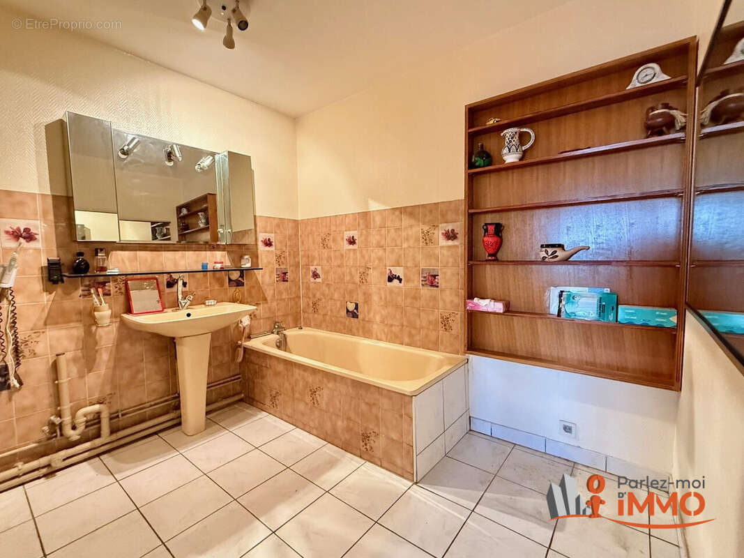 Appartement 97 m² à Saint-Etienne  - photo 6