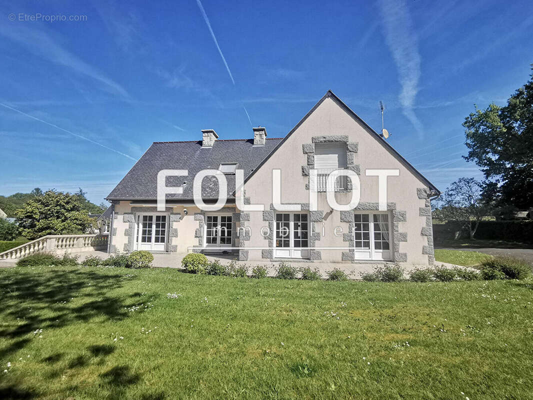 Maison à CAROLLES